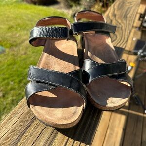 Taos Black Women's sandals Size 38 - 8 - 8 1/2